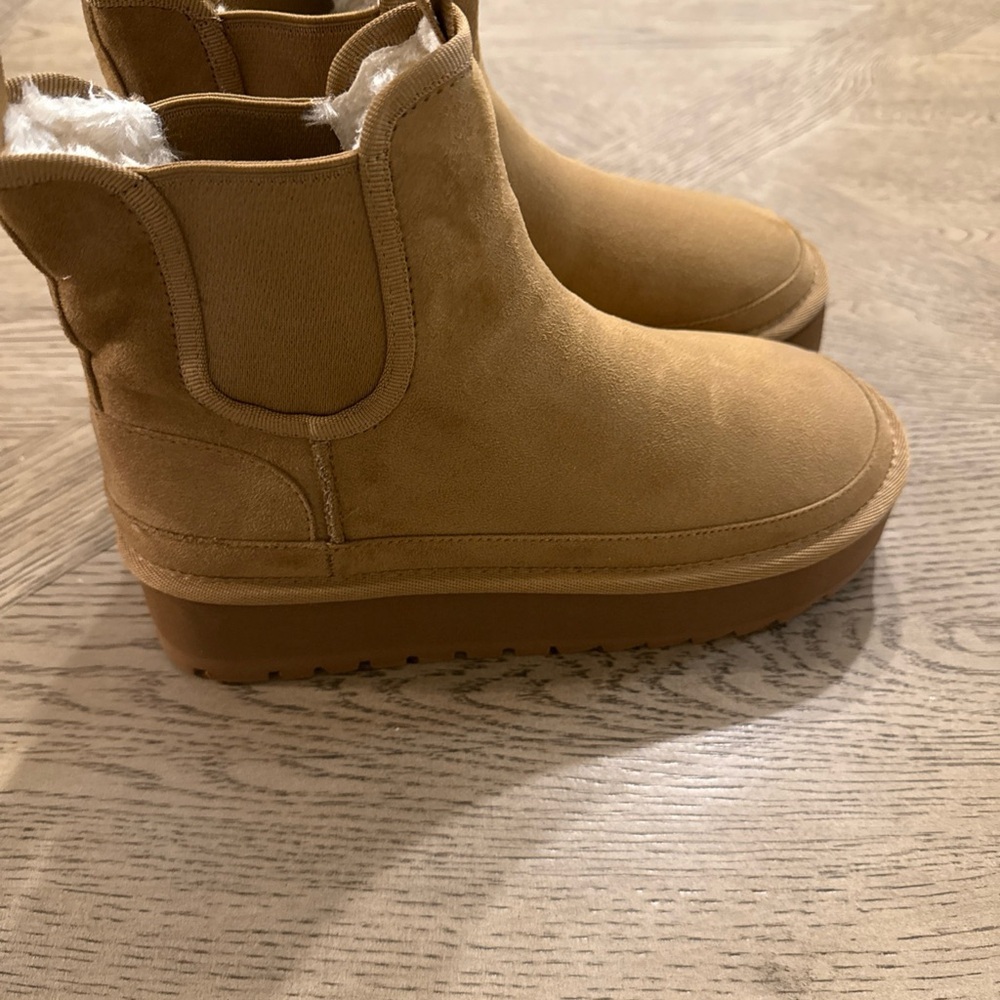 New Women’s Bacia Platform Boots with Faux Fur Interior Winter Shoes - Picture 2 of 4